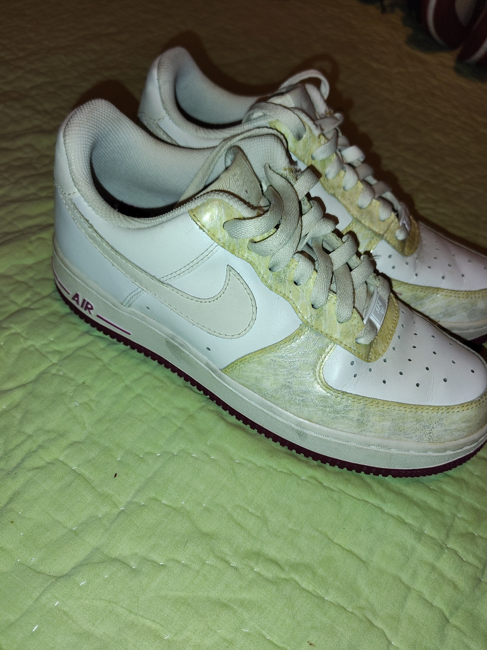 Nike Men's White and Cream Low-Top Athletic Sneakers